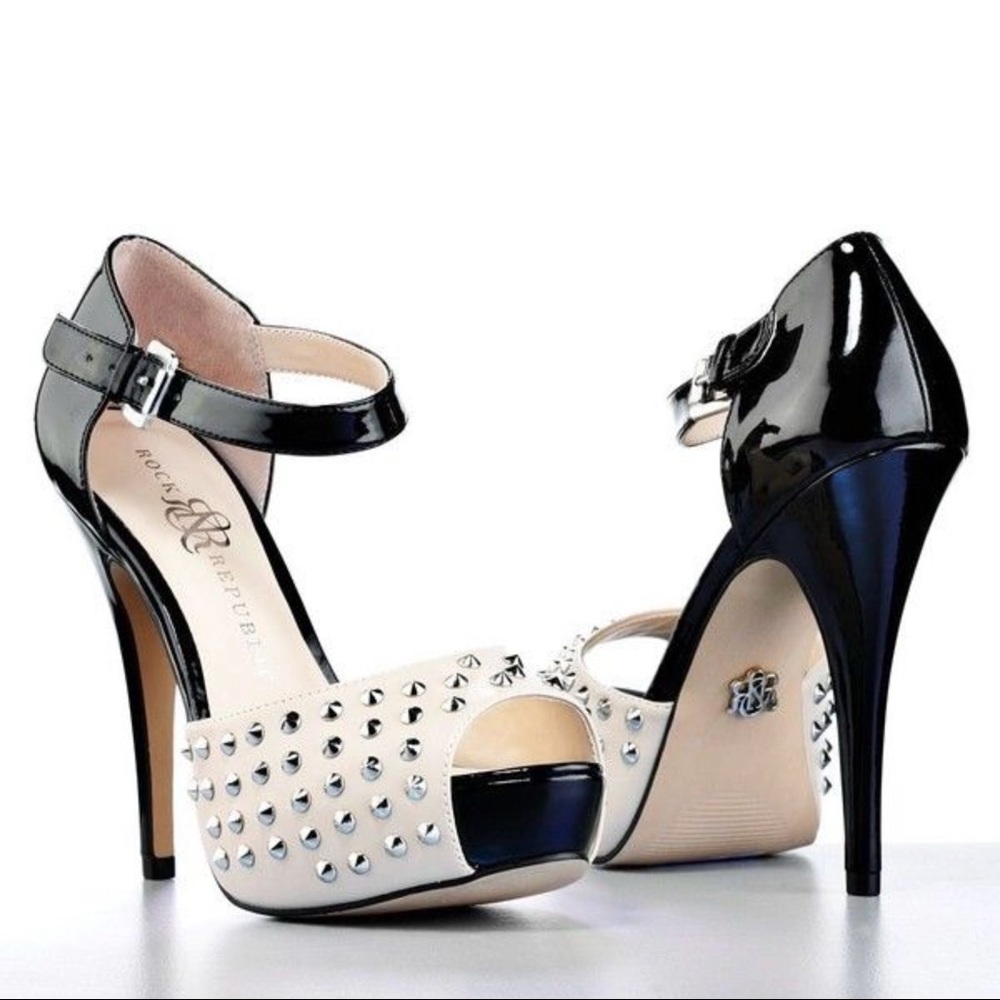 Rock &Republic Peep toe heels in Nude/Black Sz